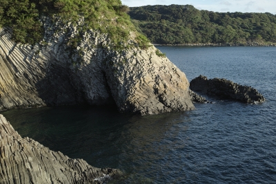 soku_19300.jpg :: DP2M 風景 自然 海 岩 柱状節理 