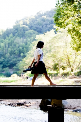 soku_19421.jpg :: 人物 女性 若い女性 女子高生 水分 風景 自然 川 渓谷 