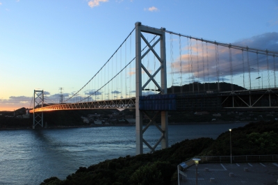 soku_19428.jpg :: 関門橋 めかりPA 午後 逆光 建築 建造物 橋 