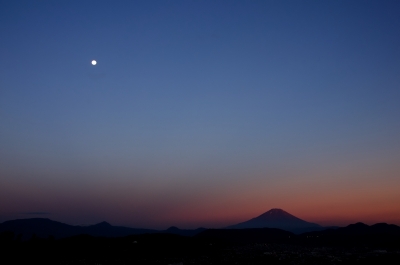 soku_19435.jpg :: 風景 自然 山 富士山 月 朝焼け 