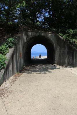 soku_19512.jpg :: トンネル 海 