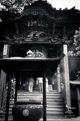 soku_19794.jpg :: 水沢観音 建築 建造物 神社仏閣 寺 モノクロ 