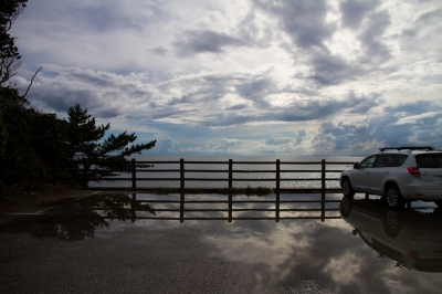 soku_20640.jpg :: 風景 自然 海 空 雲 車 雨上がり 