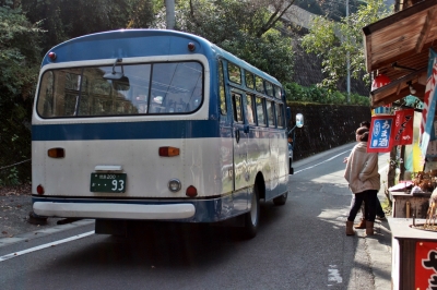 soku_21972.jpg :: 乗り物 交通 自動車 バス ボンネットバス 秘境 祖谷 