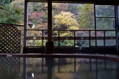 soku_22440.jpg :: 風景 自然 紅葉 山の紅葉 秘湯 温泉 混浴風呂 露天風呂 
