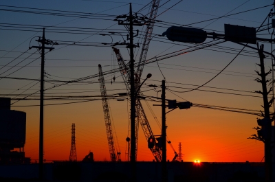 soku_24718.jpg :: 風景 自然 空 朝日 朝焼け 日の出 塔 鉄塔 電線 