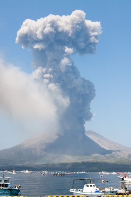 soku_28154.jpg :: 風景 自然 山 火山 桜島 噴火 噴煙 