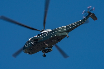 soku_35293.jpg :: 乗り物 交通 航空機 ヘリコプター 軍用機 マリーンワン Marine.One トランプ大統領 横田基地 